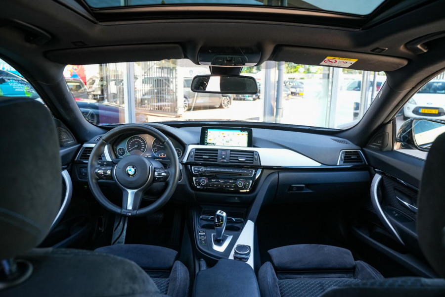 BMW 3-serie Gran Turismo 330d xDrive High Executive M Pakket Panoramadak Harman/Kardon Keyless HUD Trekhaak Alcantara