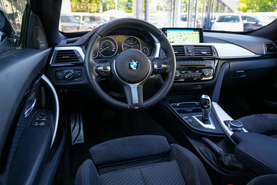 BMW 3-serie Gran Turismo 330d xDrive High Executive M Pakket Panoramadak Harman/Kardon Keyless HUD Trekhaak Alcantara