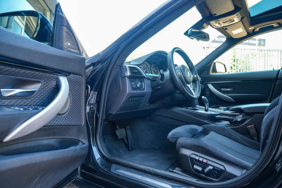 BMW 3-serie Gran Turismo 330d xDrive High Executive M Pakket Panoramadak Harman/Kardon Keyless HUD Trekhaak Alcantara