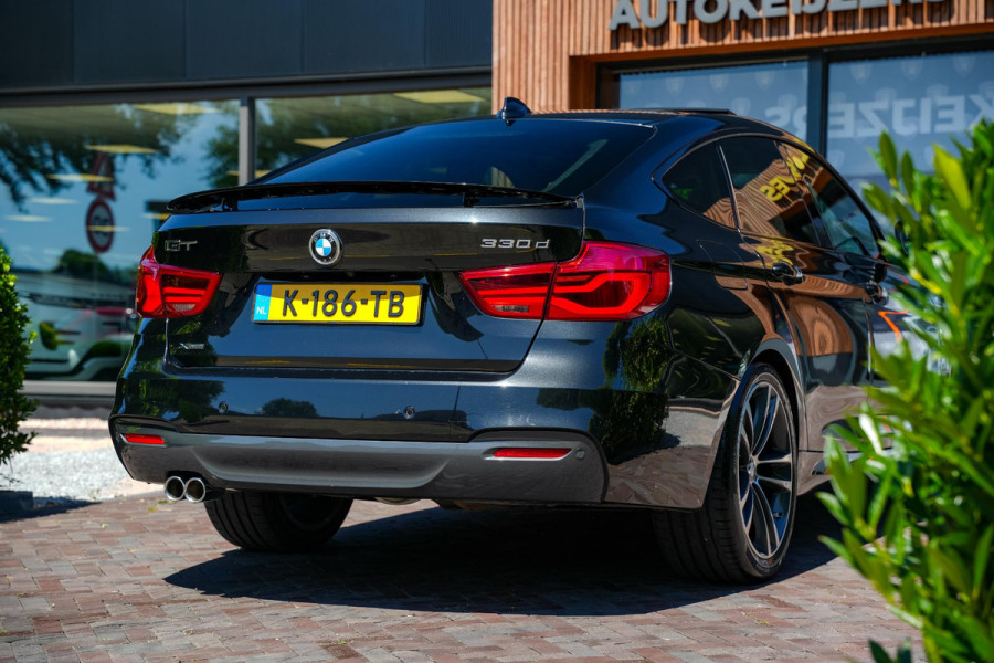 BMW 3-serie Gran Turismo 330d xDrive High Executive M Pakket Panoramadak Harman/Kardon Keyless HUD Trekhaak Alcantara