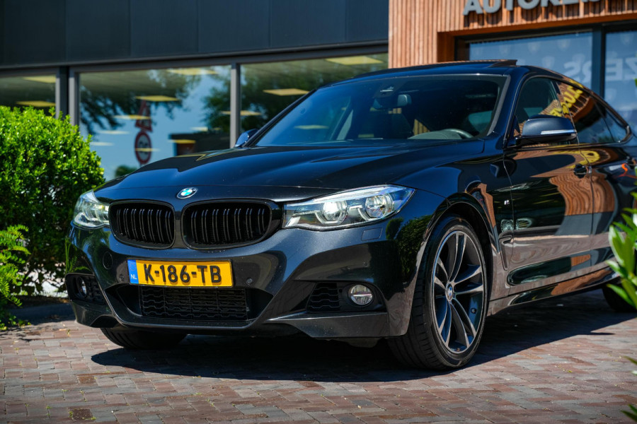 BMW 3-serie Gran Turismo 330d xDrive High Executive M Pakket Panoramadak Harman/Kardon Keyless HUD Trekhaak Alcantara