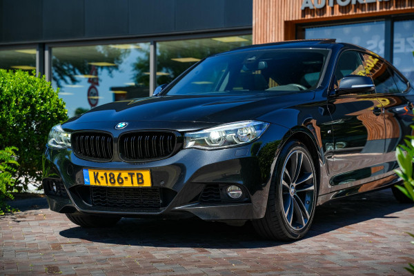 BMW 3-serie Gran Turismo 330d xDrive High Executive M Pakket Panoramadak Harman/Kardon Keyless HUD Trekhaak Alcantara