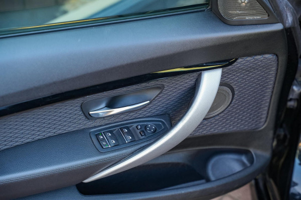 BMW 3-serie Gran Turismo 330d xDrive High Executive M Pakket Panoramadak Harman/Kardon Keyless HUD Trekhaak Alcantara