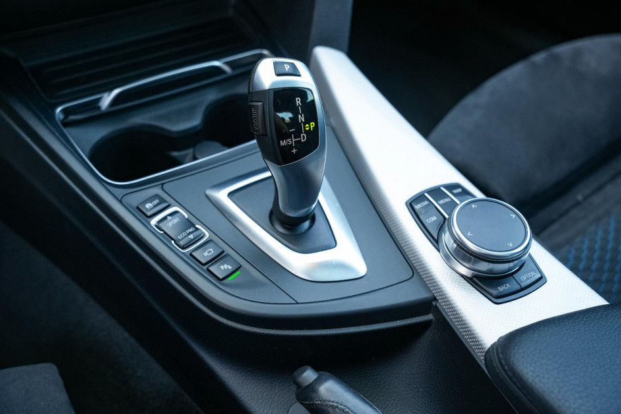BMW 3-serie Gran Turismo 330d xDrive High Executive M Pakket Panoramadak Harman/Kardon Keyless HUD Trekhaak Alcantara