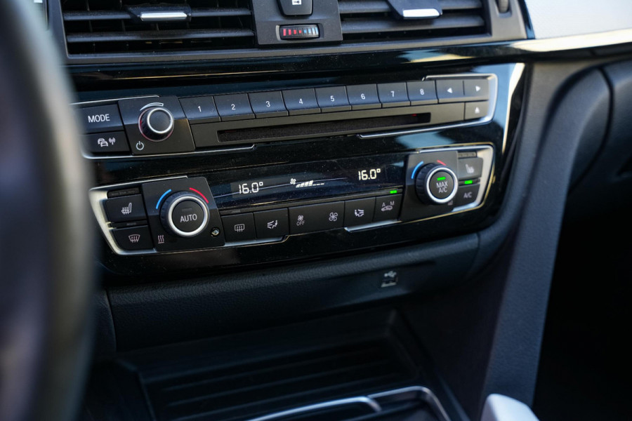 BMW 3-serie Gran Turismo 330d xDrive High Executive M Pakket Panoramadak Harman/Kardon Keyless HUD Trekhaak Alcantara