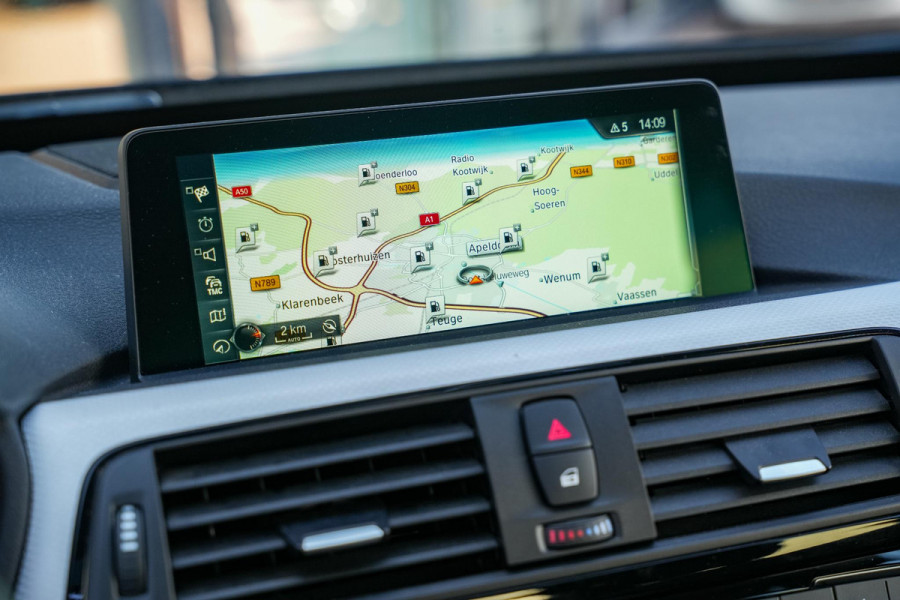 BMW 3-serie Gran Turismo 330d xDrive High Executive M Pakket Panoramadak Harman/Kardon Keyless HUD Trekhaak Alcantara
