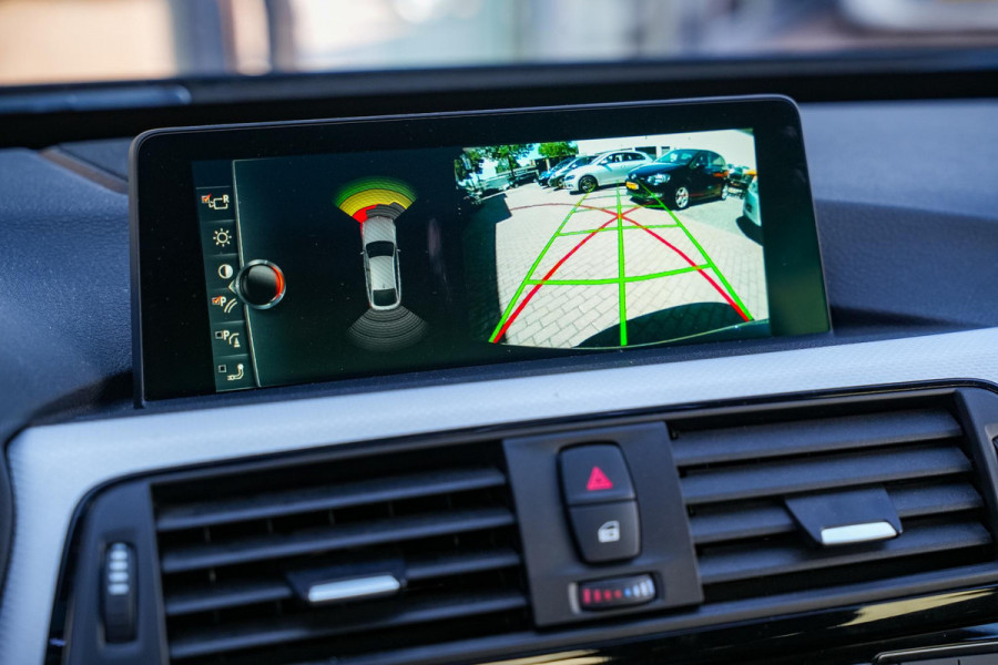 BMW 3-serie Gran Turismo 330d xDrive High Executive M Pakket Panoramadak Harman/Kardon Keyless HUD Trekhaak Alcantara