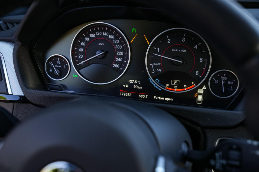BMW 3-serie Gran Turismo 330d xDrive High Executive M Pakket Panoramadak Harman/Kardon Keyless HUD Trekhaak Alcantara
