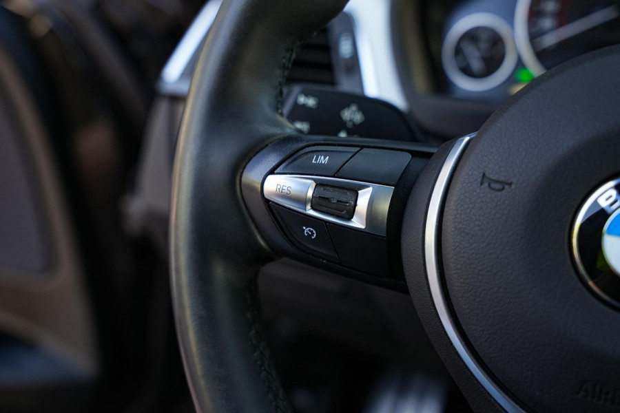 BMW 3-serie Gran Turismo 330d xDrive High Executive M Pakket Panoramadak Harman/Kardon Keyless HUD Trekhaak Alcantara
