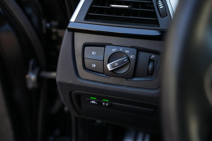 BMW 3-serie Gran Turismo 330d xDrive High Executive M Pakket Panoramadak Harman/Kardon Keyless HUD Trekhaak Alcantara