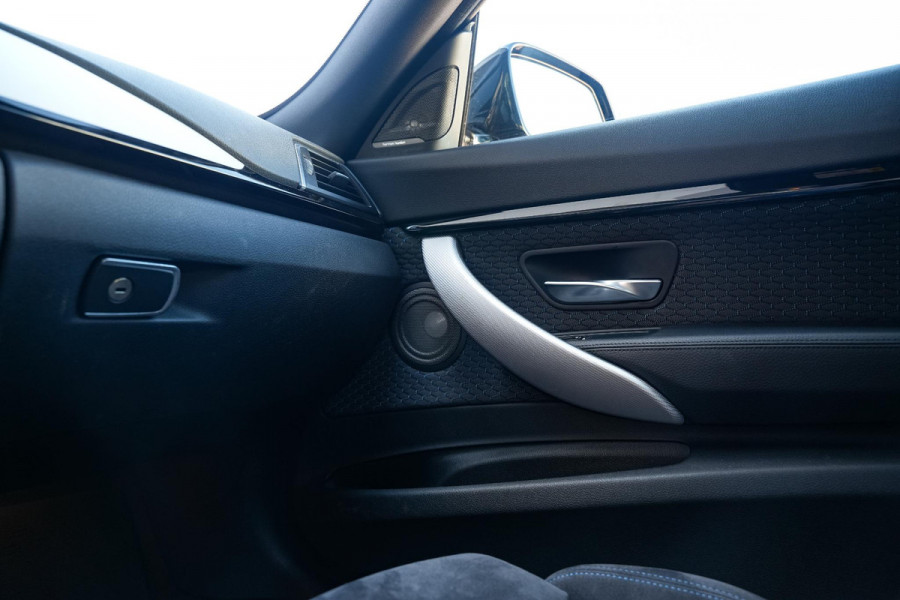 BMW 3-serie Gran Turismo 330d xDrive High Executive M Pakket Panoramadak Harman/Kardon Keyless HUD Trekhaak Alcantara
