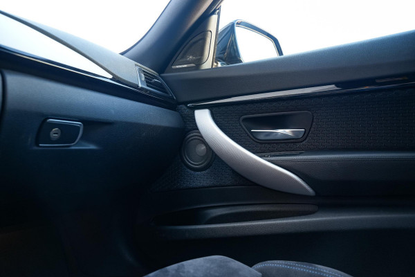 BMW 3-serie Gran Turismo 330d xDrive High Executive M Pakket Panoramadak Harman/Kardon Keyless HUD Trekhaak Alcantara