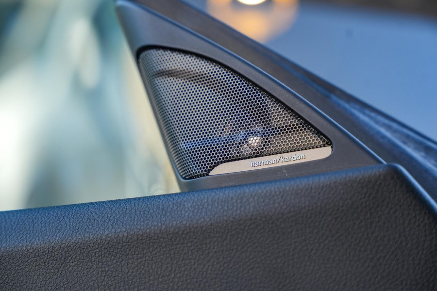 BMW 3-serie Gran Turismo 330d xDrive High Executive M Pakket Panoramadak Harman/Kardon Keyless HUD Trekhaak Alcantara
