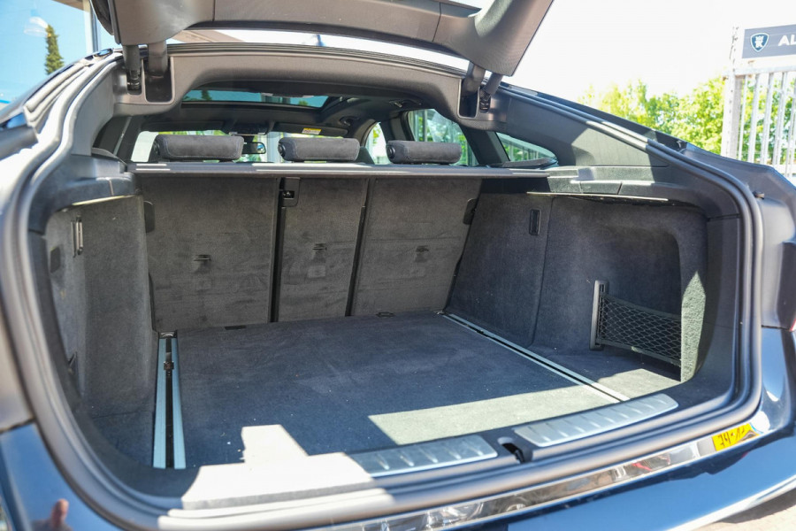 BMW 3-serie Gran Turismo 330d xDrive High Executive M Pakket Panoramadak Harman/Kardon Keyless HUD Trekhaak Alcantara