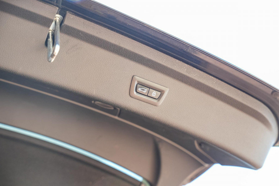 BMW 3-serie Gran Turismo 330d xDrive High Executive M Pakket Panoramadak Harman/Kardon Keyless HUD Trekhaak Alcantara
