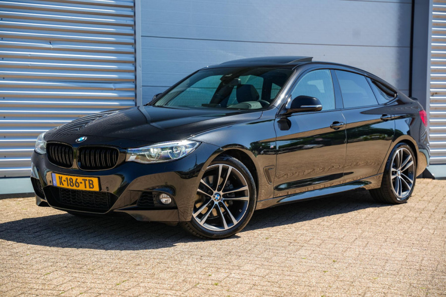 BMW 3-serie Gran Turismo 330d xDrive High Executive M Pakket Panoramadak Harman/Kardon Keyless HUD Trekhaak Alcantara
