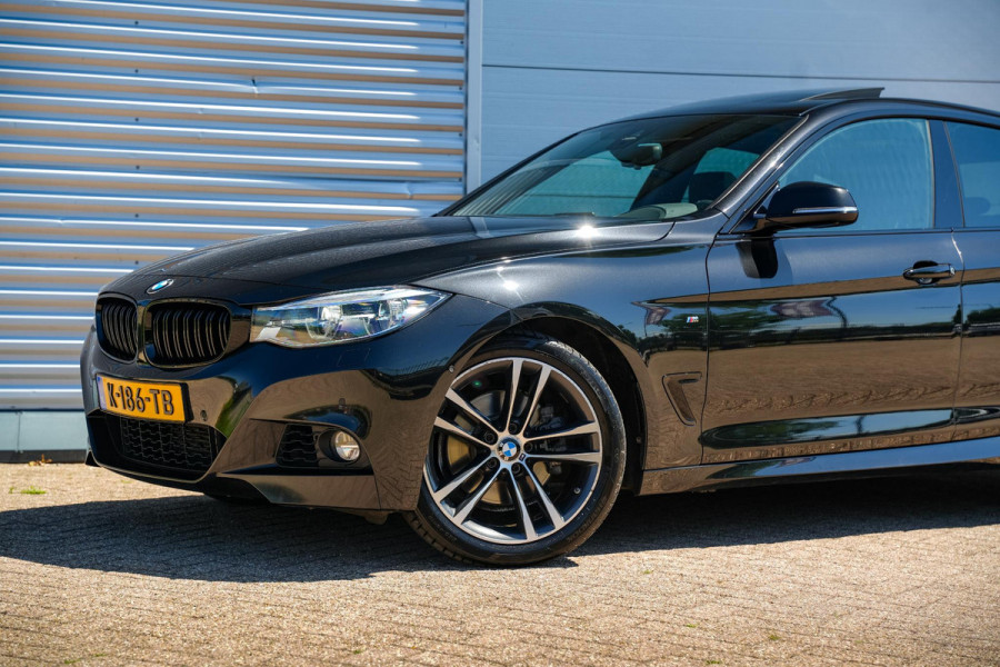 BMW 3-serie Gran Turismo 330d xDrive High Executive M Pakket Panoramadak Harman/Kardon Keyless HUD Trekhaak Alcantara