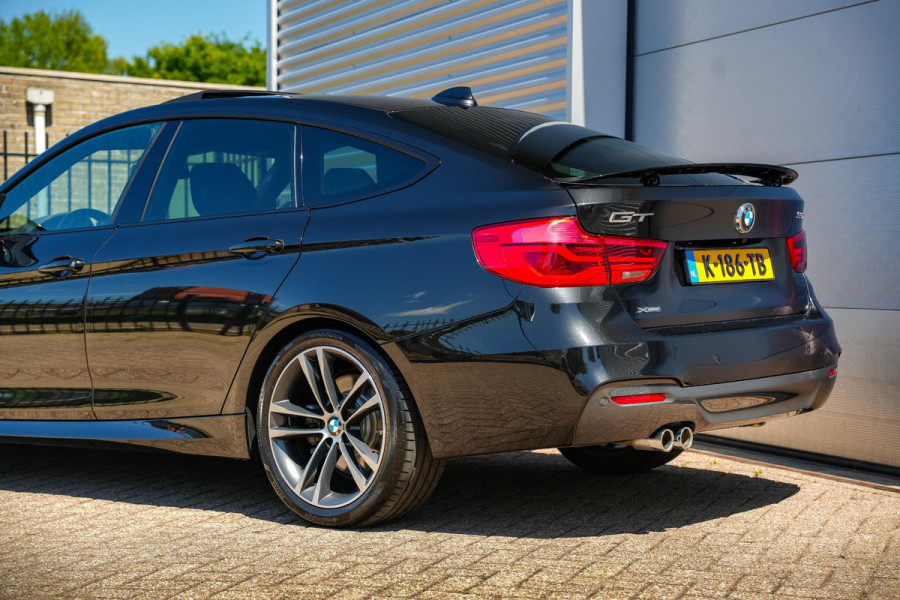BMW 3-serie Gran Turismo 330d xDrive High Executive M Pakket Panoramadak Harman/Kardon Keyless HUD Trekhaak Alcantara