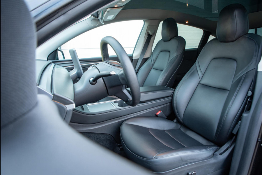 Tesla Model Y Long Range 75 kWh Stuurverw. Panodak
