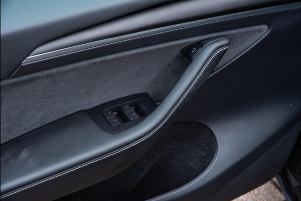 Tesla Model Y Long Range 75 kWh Stuurverw. Panodak