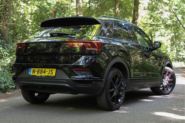 Volkswagen T-Roc 1.5 TSI Sport - Trekhaak, Panoramadak, Cruise, Airco, Stoelverwarming, Navigatie, Etc!
