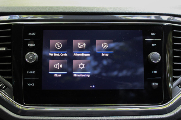Volkswagen T-Roc 1.5 TSI Sport - Trekhaak, Panoramadak, Cruise, Airco, Stoelverwarming, Navigatie, Etc!