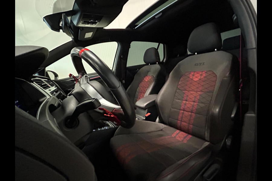 Volkswagen Golf 2.0 TSI GTI TCR | AKRAPOVIC | PANO| CARBON | DYNAUDIO