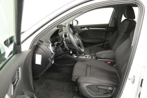 Audi A3 Sportback 35 TFSI CoD Advance (DIGITALE COCKPIT, NAVIGATIE, BLUETOOTH, PARKEERSENSOREN, NL-AUTO, GOED ONDERHOUDEN)