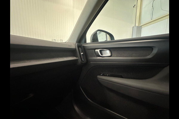 Volvo XC40 1.5 T2 Momentum Core | CARPLAY | ESC | PARK ASSISTANT