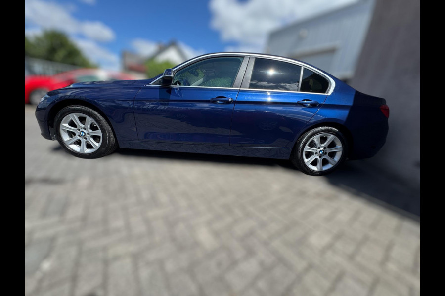 BMW 3-serie 320i High Executive 184 PK / PDC / NAVIGATIE / CRUISE / NL AUTO / LEDER / AUTOMAAT