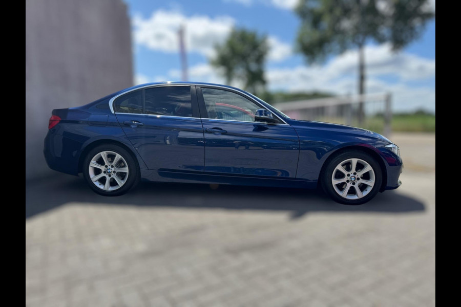 BMW 3-serie 320i High Executive 184 PK / PDC / NAVIGATIE / CRUISE / NL AUTO / LEDER / AUTOMAAT