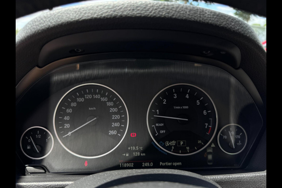 BMW 3-serie 320i High Executive 184 PK / PDC / NAVIGATIE / CRUISE / NL AUTO / LEDER / AUTOMAAT