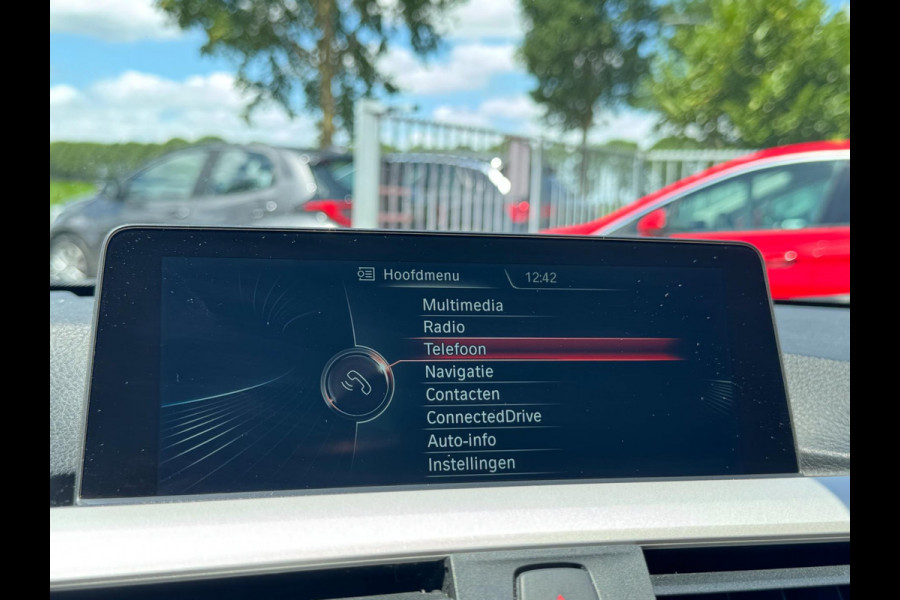 BMW 3-serie 320i High Executive 184 PK / PDC / NAVIGATIE / CRUISE / NL AUTO / LEDER / AUTOMAAT