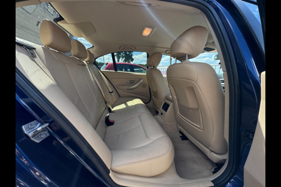 BMW 3-serie 320i High Executive 184 PK / PDC / NAVIGATIE / CRUISE / NL AUTO / LEDER / AUTOMAAT