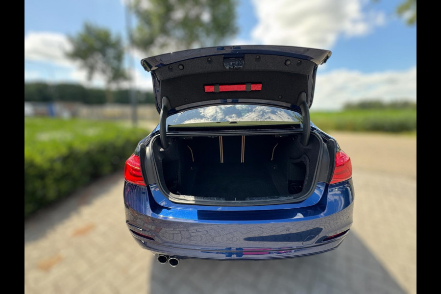 BMW 3-serie 320i High Executive 184 PK / PDC / NAVIGATIE / CRUISE / NL AUTO / LEDER / AUTOMAAT