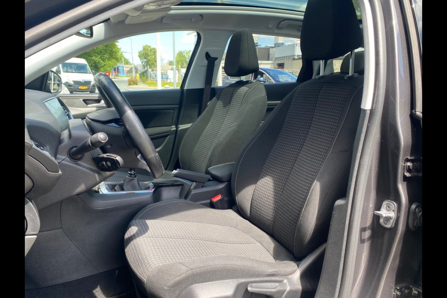 Peugeot 308 SW BWJ 2019 | 1.2 PT 111PK Executive | NWE APK | PANO DAK | CLIMA | NAVI | CRUISE | PDC | LICHTMETAAL | PRIVACY GLASS