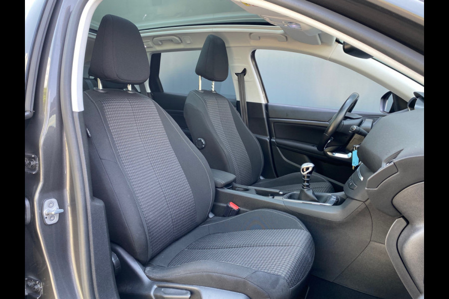 Peugeot 308 SW BWJ 2019 | 1.2 PT 111PK Executive | NWE APK | PANO DAK | CLIMA | NAVI | CRUISE | PDC | LICHTMETAAL | PRIVACY GLASS