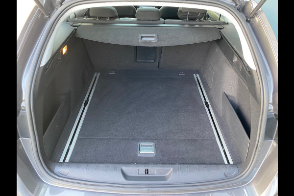 Peugeot 308 SW BWJ 2019 | 1.2 PT 111PK Executive | NWE APK | PANO DAK | CLIMA | NAVI | CRUISE | PDC | LICHTMETAAL | PRIVACY GLASS