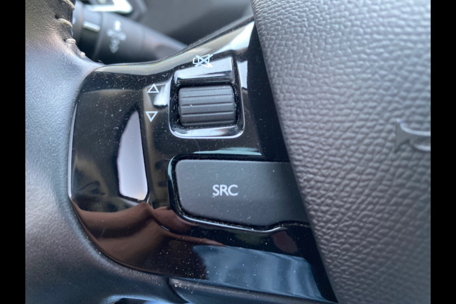Peugeot 308 SW BWJ 2019 | 1.2 PT 111PK Executive | NWE APK | PANO DAK | CLIMA | NAVI | CRUISE | PDC | LICHTMETAAL | PRIVACY GLASS