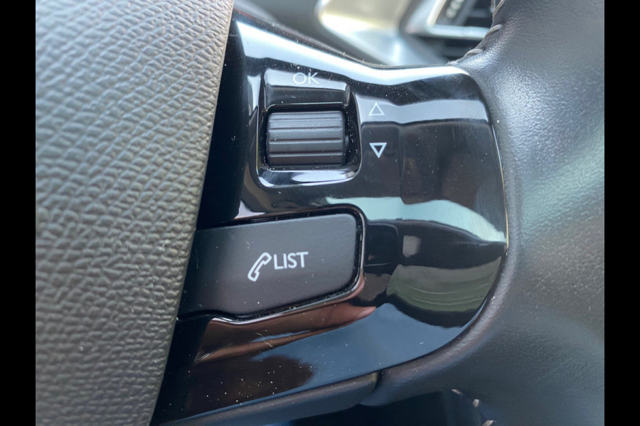 Peugeot 308 SW BWJ 2019 | 1.2 PT 111PK Executive | NWE APK | PANO DAK | CLIMA | NAVI | CRUISE | PDC | LICHTMETAAL | PRIVACY GLASS