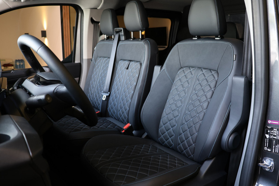 Ford Transit Custom 320 2.0 TDCI 170PK L2H1 DC LIMITED | L+R Schuifdeur | Dubbel Cabine | ACC | Blind Spot | Navigatie | Camera | CarPlay | Lane Ass Raptor Edition | Trekhaak | 6-Zitter | Verlengde fabrieksgarantie tot 09-2029