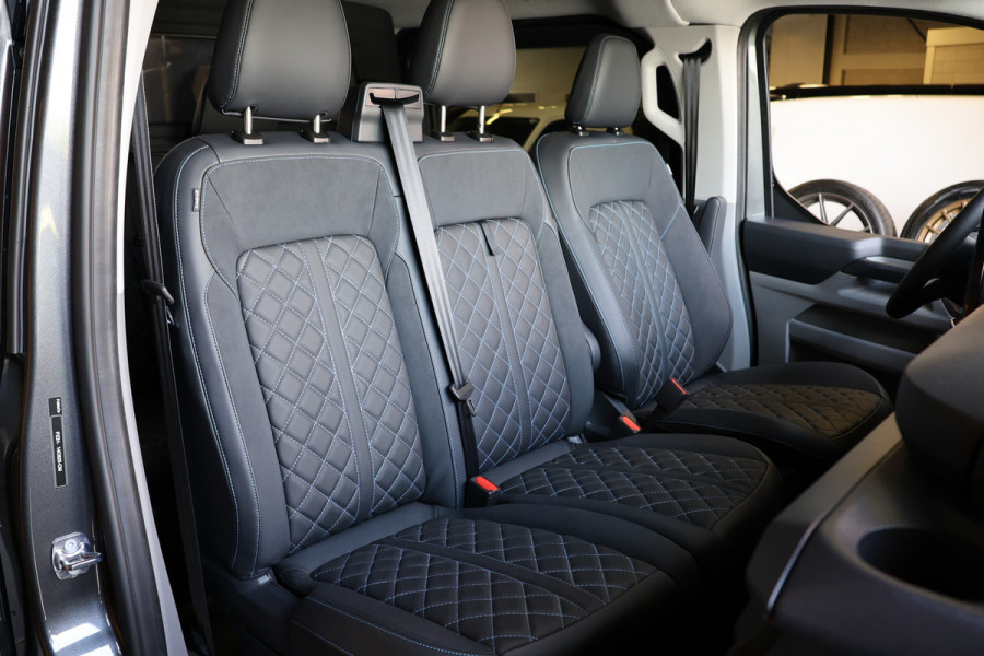 Ford Transit Custom 320 2.0 TDCI 170PK L2H1 DC LIMITED | L+R Schuifdeur | Dubbel Cabine | ACC | Blind Spot | Navigatie | Camera | CarPlay | Lane Ass Raptor Edition | Trekhaak | 6-Zitter | Verlengde fabrieksgarantie tot 09-2029