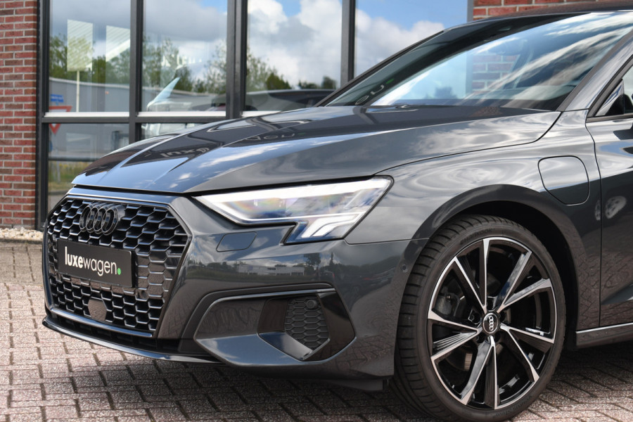 Audi A3 Sportback 40 TFSI e S-zetels ACC Head-up 19inch El-klep