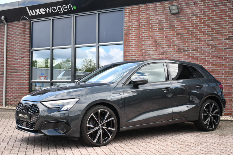 Audi A3 Sportback 40 TFSI e S-zetels ACC Head-up 19inch El-klep