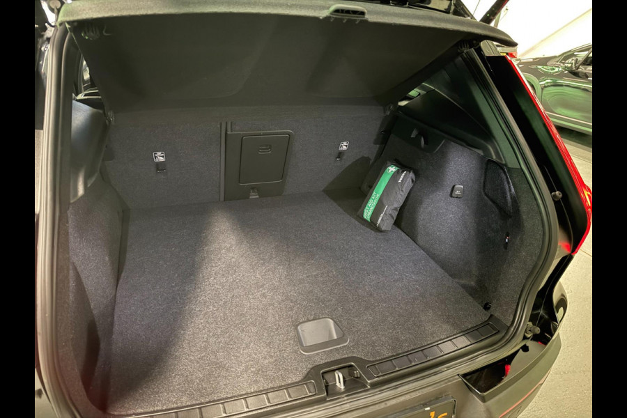 Volvo XC40 1.5 T5 Recharge R-Design 262PK PANO/NAVI/DAB/H-KARDON/STOEL-M/ECC/PDC/CRUISE///