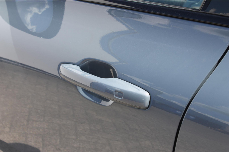 Volvo XC60 2.0 T6 Plug-in hybrid AWD Ultimate Dark Trekhaak / Luchtvering / Bowers & Wilkins / Adaptive Cruise control / 360 Camera / BLIS / Stoelverwarming voor en achter / Stuurverwarming /  Elektrisch bedienbare stoelen met geheugen /