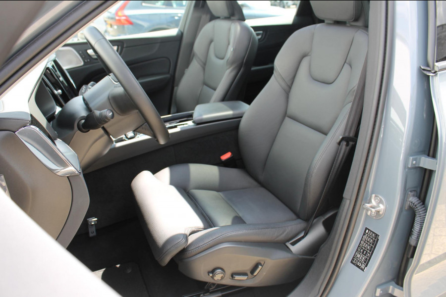 Volvo XC60 2.0 T6 Plug-in hybrid AWD Ultimate Dark Trekhaak / Luchtvering / Bowers & Wilkins / Adaptive Cruise control / 360 Camera / BLIS / Stoelverwarming voor en achter / Stuurverwarming /  Elektrisch bedienbare stoelen met geheugen /