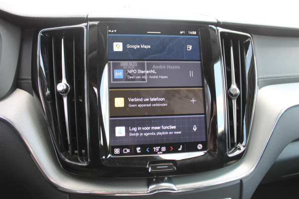 Volvo XC60 2.0 T6 Plug-in hybrid AWD Ultimate Dark Trekhaak / Luchtvering / Bowers & Wilkins / Adaptive Cruise control / 360 Camera / BLIS / Stoelverwarming voor en achter / Stuurverwarming /  Elektrisch bedienbare stoelen met geheugen /