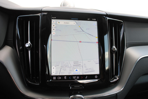 Volvo XC60 2.0 T6 Plug-in hybrid AWD Ultimate Dark Trekhaak / Luchtvering / Bowers & Wilkins / Adaptive Cruise control / 360 Camera / BLIS / Stoelverwarming voor en achter / Stuurverwarming /  Elektrisch bedienbare stoelen met geheugen /