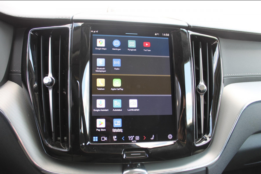 Volvo XC60 2.0 T6 Plug-in hybrid AWD Ultimate Dark Trekhaak / Luchtvering / Bowers & Wilkins / Adaptive Cruise control / 360 Camera / BLIS / Stoelverwarming voor en achter / Stuurverwarming /  Elektrisch bedienbare stoelen met geheugen /